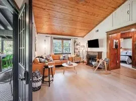 Riverfront Cabin wFirepit Pool Table Porch WiFi