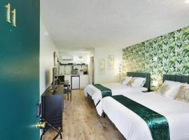 Beachside Boutique Suite 11, hotel in Sneads Ferry