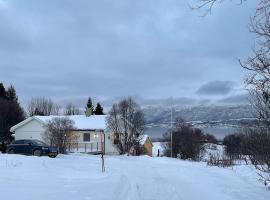 Ivar and Sofies House, cabaña o casa de campo en Tromsø