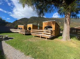 Unique Tiny Eco Lodges with gorgeous views to Jungfrau Massiv, levný hotel v destinaci Interlaken