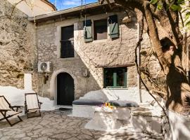 Ellen traditional House, vacation rental in Alexandros