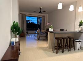 2 Bedroom Seaview Lanta Sport Resort 303 เซอร์วิสอพาร์ตเมนต์ในPhra Ae beach