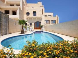 3 Bedroom Farmhouse with Private Pool & Views, cabaña o casa de campo en Għajnsielem