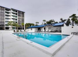 Florida Abode with Balcony, Pool Access and Gulf Views, spa hotel in Panama City Beach