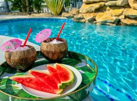 Captain's Quarters Marathon, hotel v Marathonu