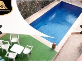 Authentic Targa Villa with a Private Pool No overlooking, allotjament vacacional a Marràqueix