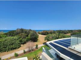 Amazing Water Views with Direct Beach Access, βίλα σε Marcoola