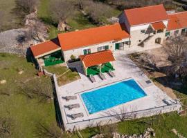 Family friendly house with a swimming pool Ljubotic, Zagora - 21495, hotel a Oklaj