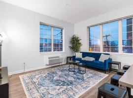 Urban Luxury Condo: 20 Mins to NYC (Gym, Laundry), hotel in Jersey City
