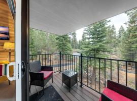 Carnelian Woods # 59 - 2 BR Carnelian Bay Retreat - Minutes to Lake w HOA Amenities, hotel in Carnelian Bay