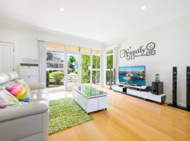 Baulkham HIlls near Woolworths Renovated 4Br Home, hotel di Baulkham Hills