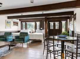 The Magic Castle (Unit5) - Six Flags, Hotel in Newhall