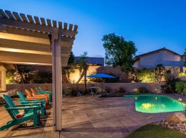 Coachella Chill: Luxury 4BR/4King Paradise Retreat, семейный отель в городе Индио