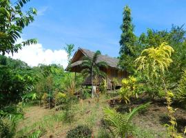 Sweet native Guesthouse in Paradise Garden, hotel in Puerto Princesa