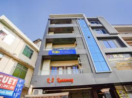 FabHotel RS Residency, hotel cerca de Universidad hindú de Benarés, Kakarmatha