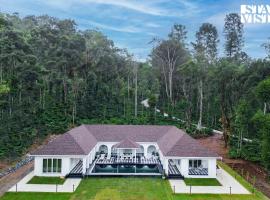 Stayvista at Mudra Manor 4BR - Coffee Estate Comp Breakfast Big Pool, ξενοδοχείο με υδρομασάζ σε Madikeri