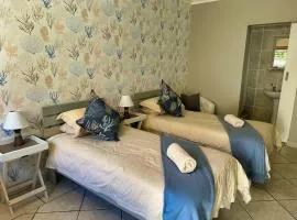 Room in Apartment - Cozy Crner, home away from home, mere 100m away from pristine beaches