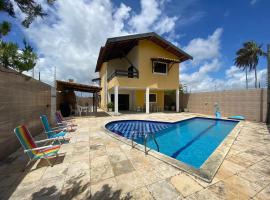 Casa de Praia beira-mar, hotel con piscina en Lucena