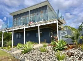 Oceans 8 - Mangawhai Heads Holiday Home