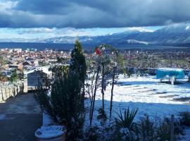 Vila Topalli, cabaña o casa de campo en Pogradec