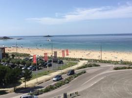 Fréhel : studio avec vue sur la mer - Wi-fi haut débit - Parking - Parc privé, hotel a Fréhel