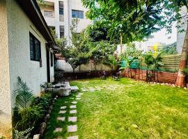 Farmhouse in Pune city, hotel v destinaci Puné