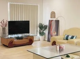 MaraylyaBox hillGables Specious 5Br Sweet House