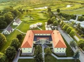 Klaudia's Hotel & Restaurant at Golf Resort, Bač Šamorín, hotel v destinácii Báč