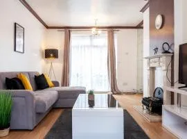 Stunning 3 Bed House with Private Garden, Woolwich