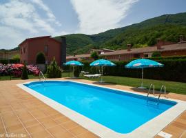 Apartamentos Fonda Finet, hotel di Sant Felíu de Pallarols