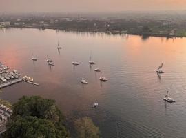 شقة فاخرة بإطلالة مباشرة على النيل الدور 23 Luxury Nile View Apartment 23rd Floor