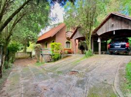 Casa de Campo - Condomínio Arco Íris, hytte i Atibaia