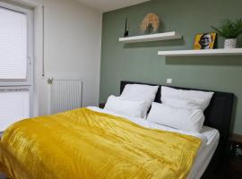 Cozy Apartment: Design Superior Suite Zentral - Küche - Balkon, hotel in Cloppenburg