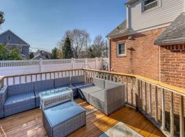 Family Home near NY Beach - Private Workspace, hotel in Glen Head