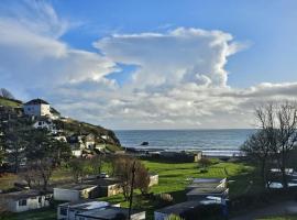 Pet Friendly Sea view Villa Millendreath Looe, apartmen di Looe