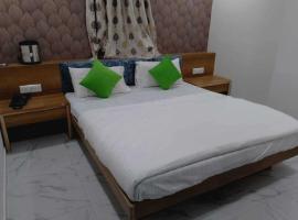 OYO Hotel Radhika Guest House, hotel en Nadiad