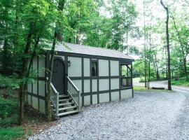 Tiny Home Cottage Near the Smokies #6 Greta, hotel in Sevierville