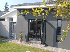 Tiny Home on Broadway, holiday home in Gqeberha
