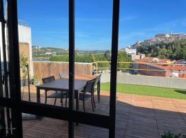 Penthouse Terraço de Coimbra, hotel with parking in Coimbra