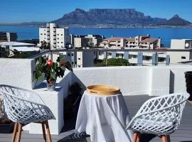 The Penthouse, Pub Lounge and Porch on the Palace, Bloubergstrand