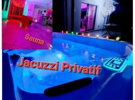 Un Séjour Romantique en couple avec Jacuzzi privé Chromothérapie Jardin Maison privée