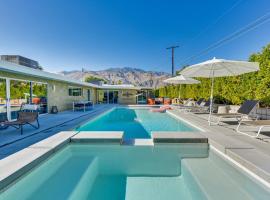 Luxe Palm Springs Home - Close to Downtown!, hotel i Palm Springs