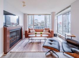 Amazing Views ! Leather Furniture ! Cozy Condo!, hotel in Vancouver