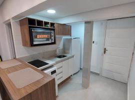 Studio reformado - sem garagem de auto, apartment in São Vicente