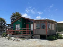 Cabañas en Caleta Chañaral de Aceituno, holiday home in Chañaral