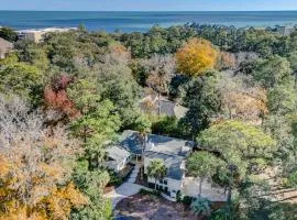 Luxury Updated 6 BR home Private Pool Near Ocean Bikes & Beach Gear Included