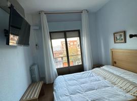 Hostal agripino y Restaurante asiático, herberg in Mora