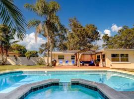Palm Lagoon Clearwater - 3 bedroom Resort House with heated pool & SPA, viešbutis mieste Klirvoteris