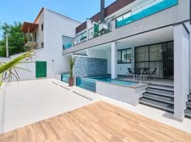 Villa da Serra 2 - Casa com piscinas privativas vidro