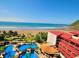 Jaco Beach Front Condo in 5-star resort!